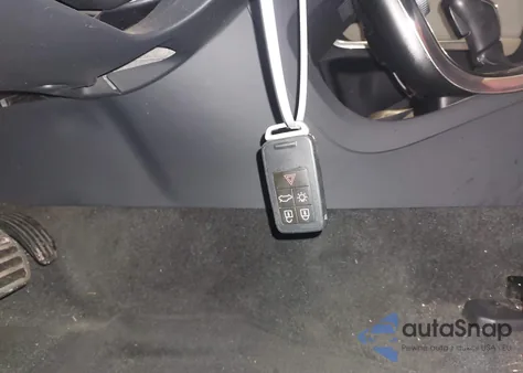 2016 Volvo V60 T5 Drive-E Premier z USA, uszkodzony, nr VIN YV140MEK2G1314136